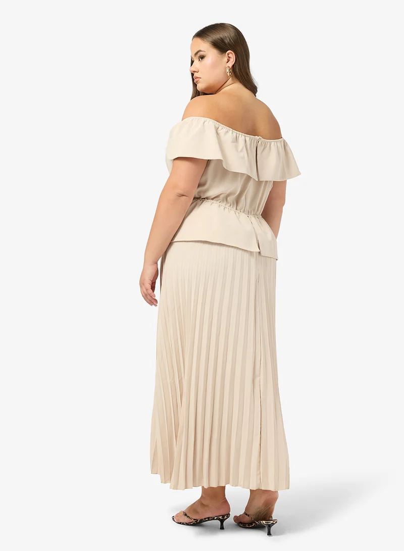 جينجر بلس فستان مطوي بتفاصيل صدرية مكشوفة الكتفين